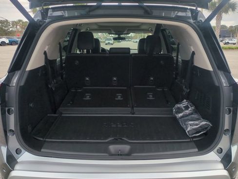 Used 2024 Nissan Pathfinder Platinum w/ Black Appearance Package image 14