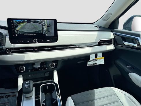 Used 2025 Mitsubishi Outlander SE image 25