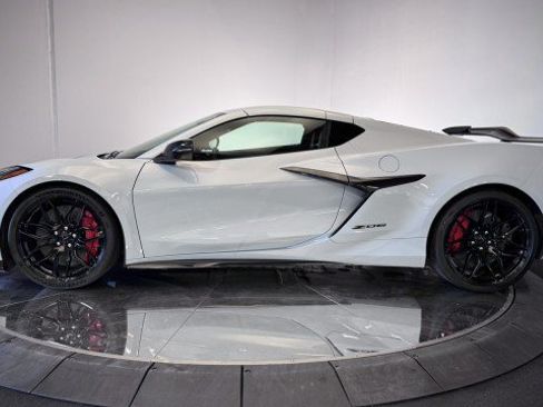 Used 2024 Chevrolet Corvette Z06 w/ Z07 Performance Package RWD image 23