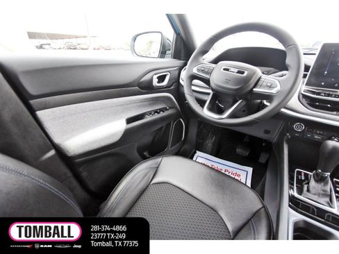 Used 2024 Jeep Compass Latitude AWD/4WD image 9