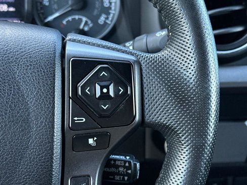 Used 2022 Toyota Tacoma TRD Off-Road image 25