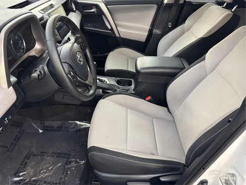 Used 2018 Toyota RAV4 XLE w/ Carpet Mat Package AWD/4WD image 13