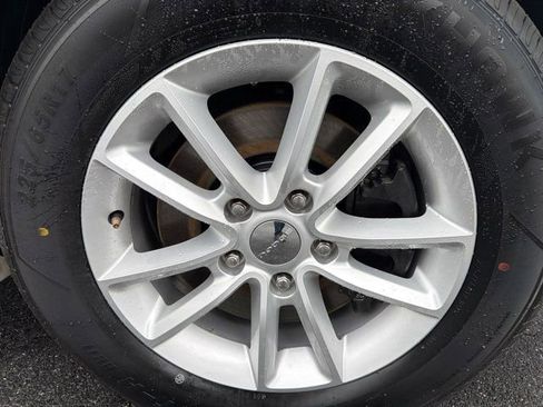 Used 2019 Dodge Grand Caravan SXT image 8