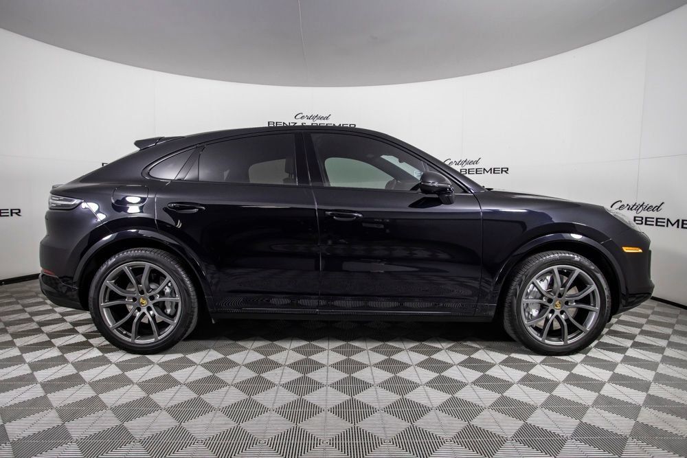 Used 2021 Porsche Cayenne Turbo AWD/4WD image 3