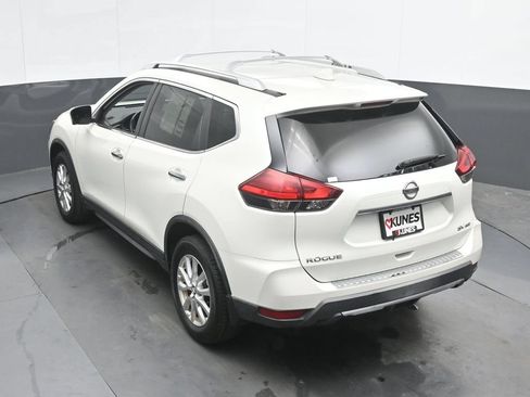 Used 2017 Nissan Rogue SV w/ SV Premium Package AWD/4WD image 29