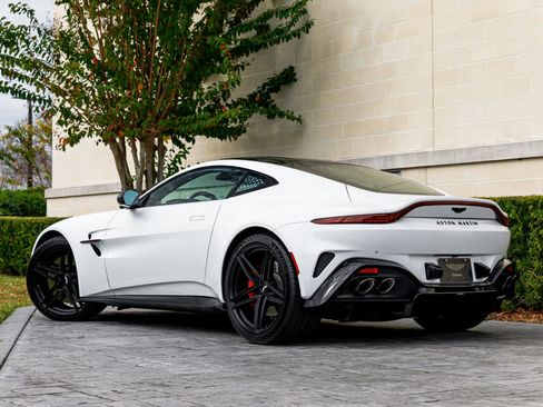 Used 2025 Aston Martin V8 Vantage Coupe image 31