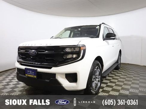 Certified 2025 Ford Expedition Active image 1