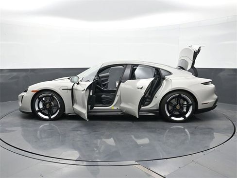 Certified 2024 Porsche Taycan GTS image 29