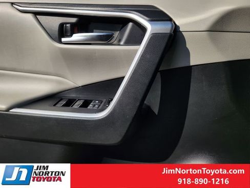 Used 2022 Toyota RAV4 XLE AWD/4WD image 24