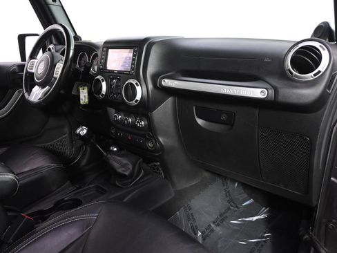 Used 2014 Jeep Wrangler Unlimited Rubicon AWD/4WD image 15