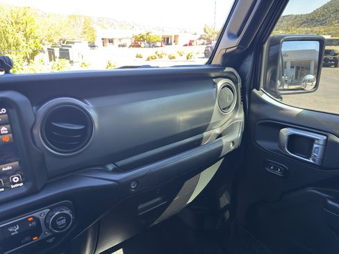 Used 2023 Jeep Gladiator Sport AWD/4WD image 28