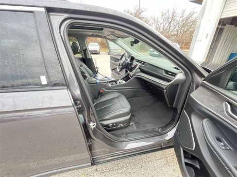 Used 2022 Jeep Grand Cherokee Limited image 25