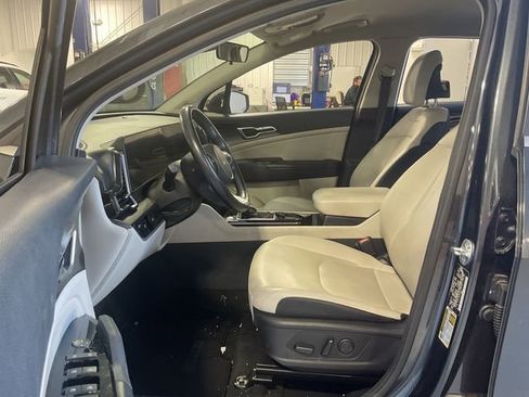 Used 2023 Kia Sportage EX image 8