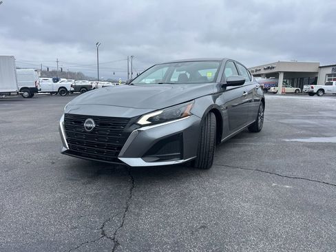 Used 2023 Nissan Altima 2.5 SV image 9