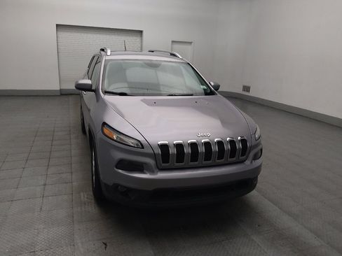 Used 2018 Jeep Cherokee Latitude FWD image 14