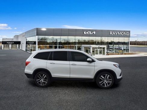 Used 2018 Honda Pilot Elite image 2