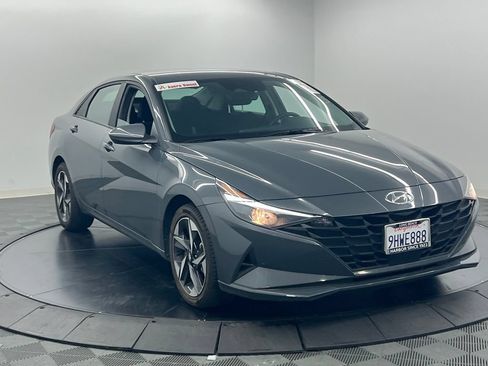 Used 2023 Hyundai Elantra SEL w/ Convenience Package FWD image 3