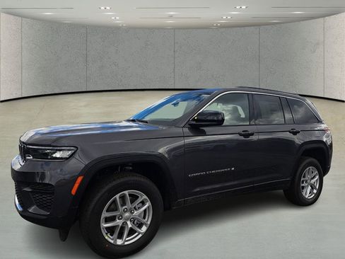 New 2026 Jeep Grand Cherokee Laredo image 9