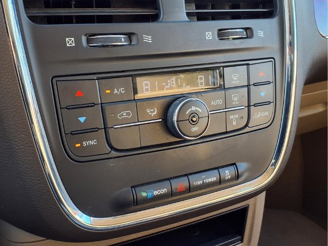 Used 2016 Chrysler Town & Country Touring FWD image 8