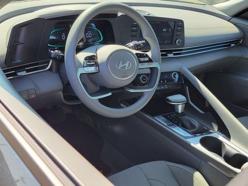 New 2026 Hyundai Elantra Hybrid FWD image 5