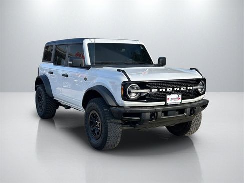 Used 2023 Ford Bronco Wildtrak image 3