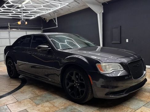 Used 2022 Chrysler 300 Touring L RWD image 4