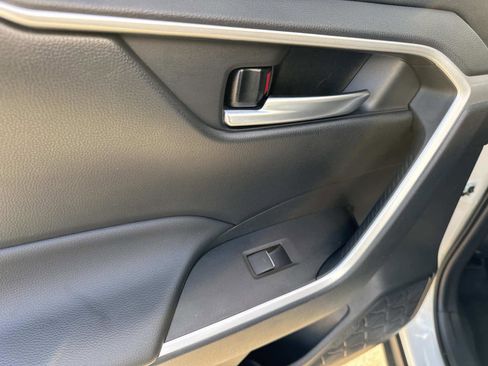 Used 2025 Toyota RAV4 XLE image 29