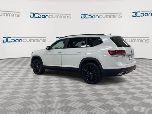 Used 2023 Volkswagen Atlas SE w/ Panoramic Sunroof Package FWD image 6