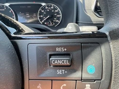 Used 2023 Nissan Rogue SV FWD image 12