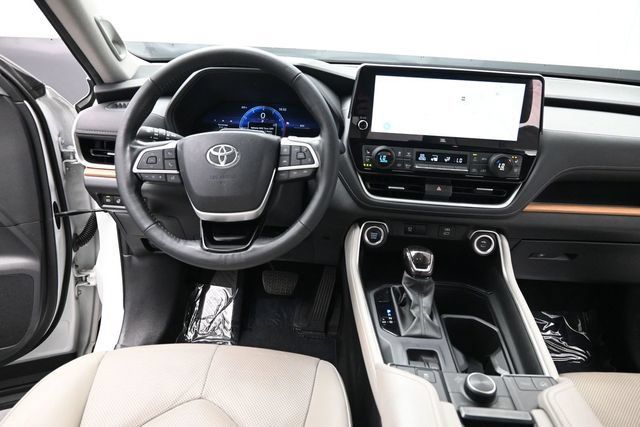 Used 2024 Toyota Grand Highlander AWD image 20
