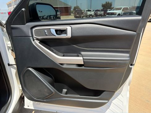 Used 2024 Ford Explorer XLT w/ Equipment Group 202A RWD image 10