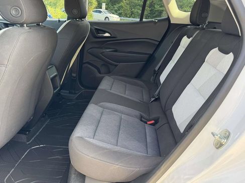 Used 2024 Chevrolet Trax LS w/ LS Convenience Package FWD image 18