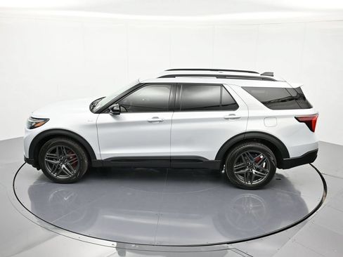 New 2026 Ford Explorer ST-Line w/ ST-Line Street Pack RWD image 38