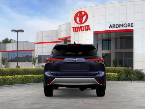 New 2026 Toyota Highlander Platinum image 8