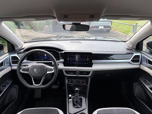 Used 2025 Volkswagen Taos SE image 34