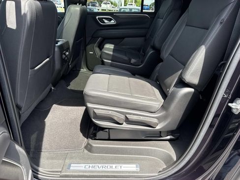 Used 2022 Chevrolet Suburban LT w/ LT Signature Plus Package AWD/4WD image 28