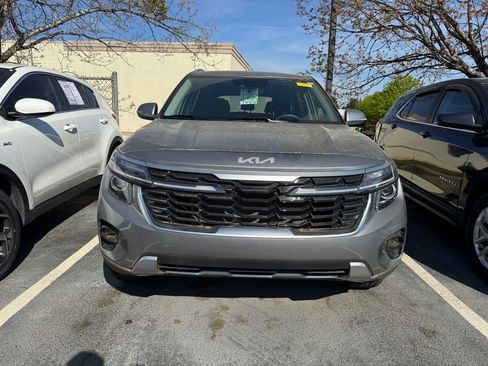 Certified 2025 Kia Seltos S image 10