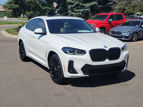 Certified 2024 BMW X4 xDrive30i w/ M Sport Package AWD/4WD image 3