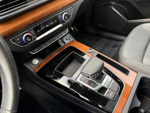 Used 2022 Audi Q5 2.0T Premium image 13