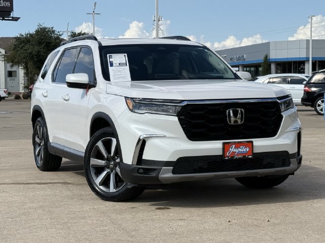 Used 2025 Honda Pilot Touring image 3
