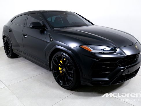 Used 2020 Lamborghini Urus AWD/4WD image 3