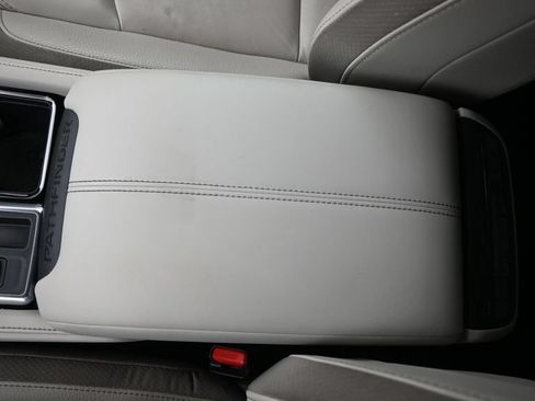 Used 2024 Nissan Pathfinder SL FWD image 40