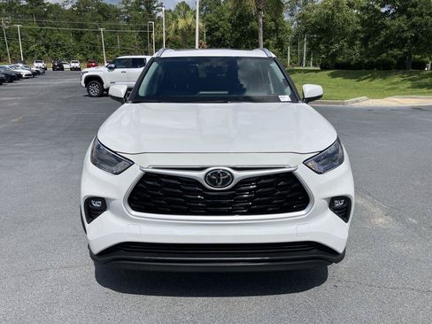 Used 2023 Toyota Highlander XLE FWD image 8