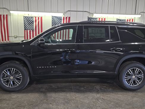New 2026 Chevrolet Traverse LT image 3