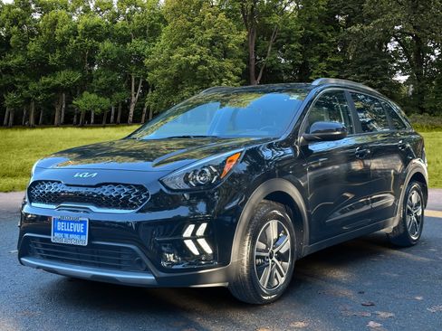 Used 2022 Kia Niro LXS image 3