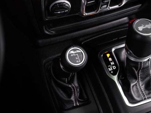 Used 2022 Jeep Wrangler Unlimited Sahara AWD/4WD image 38