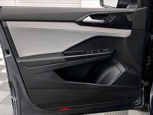 Used 2022 Volkswagen Taos SEL image 16