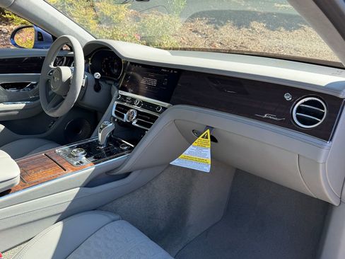 New 2025 Bentley Flying Spur Plug-In Hybrid image 2