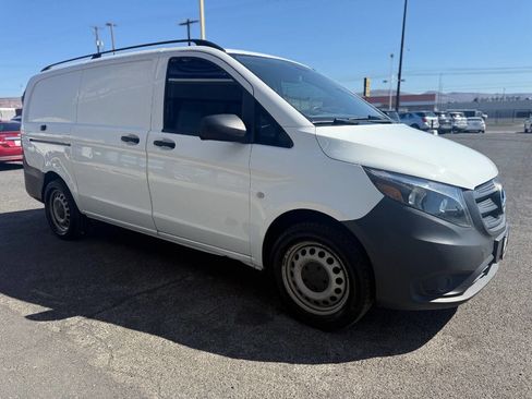 Used 2018 Mercedes-Benz Metris image 2