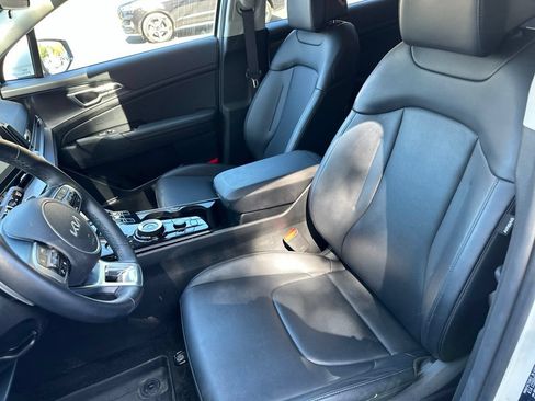 Used 2025 Kia Sportage EX AWD/4WD image 18